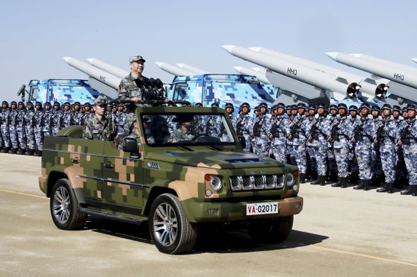 Chinese People's Liberation Army Parade Showcases 90 Years of Military Might - Sputnik International