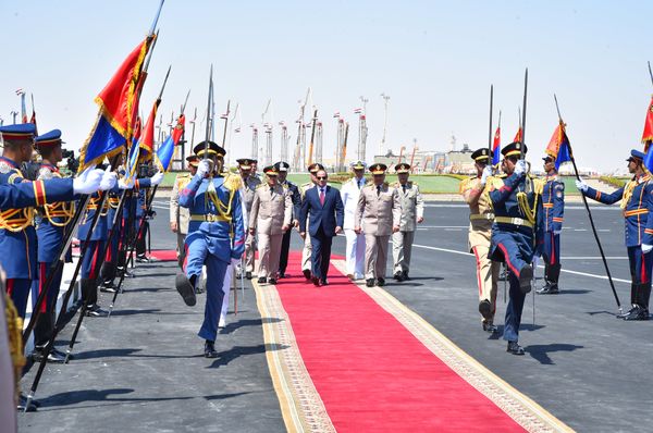 Egyptian President Abdel Fattah al-Sisi (C) arrives at the opening of the Mohamed Najib military base, the graduation of new graduates from military colleges, and the celebration of the 65th anniversary of the July 23 revolution at El Hammam City in the North Coast, in Marsa Matrouh, Egypt, July 22, 2017 in this handout picture courtesy of the Egyptian Presidency - Sputnik International