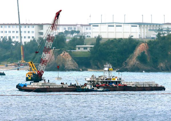 A crane barge works in the Henoko coastal area in Nago, Okinawa prefecture on February 6, 2017 - Sputnik International