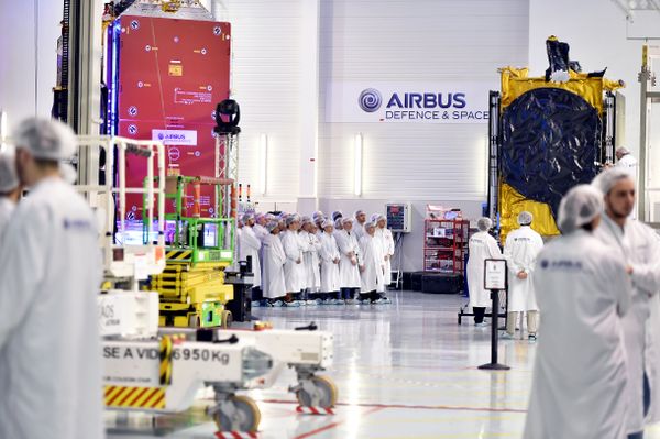 Airbus Defence and Space researchers work during the presentation of the satellite Eutelsat 172B, the first entirely electric European satellite, at the Airbus Defence and Space Headquarters in Toulouse on March 15, 2017, prior to its departure to Kourou where it will be launched in April 2017 Airbus Defence and Space researchers work during the presentation of the satellite Eutelsat 172B, the first entirely electric European satellite, at the Airbus Defence and Space Headquarters in Toulouse on March 15, 2017, prior to its departure to Kourou where it will be launched in April 2017 - Sputnik International