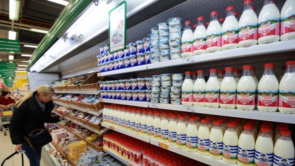 Dairy aisle in a Russian supermarket Dairy aisle in a Russian supermarket - Sputnik International