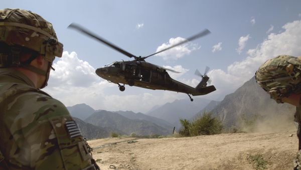 Soldiers with the U.S. Army's 2nd Battalion 27th Infantry Regiment based in Hawaii, pull security as a Blackhawk helicopter lands during an assessment mission to Observation Point Mace days after insurgents attacked four outposts in the area killing some two dozen members of Afghan security forces Saturday, July 9, 2011 in Kunar province, Afghanistan - Sputnik International