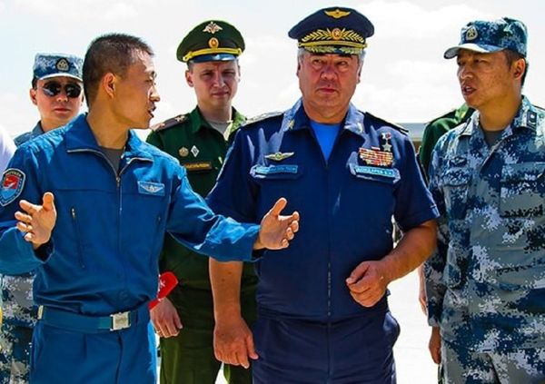 Russian Aerospace Forces Commander Viktor Bondarev with Chinese colleagues Russian Aerospace Forces Commander Viktor Bondarev with Chinese colleagues - Sputnik International