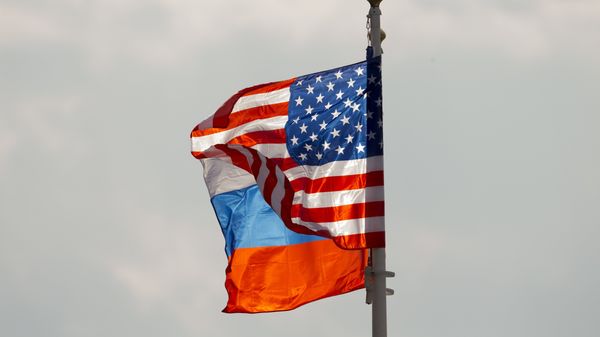 U.S. and Russian national flags wave on the wind (File) - Sputnik International