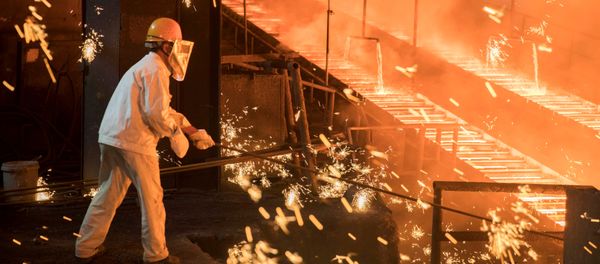 A laborer works at a steel plant of Shandong Iron & Steel Group in Jinan, Shandong province, China July 7, 2017 A laborer works at a steel plant of Shandong Iron & Steel Group in Jinan, Shandong province, China July 7, 2017 - Sputnik International