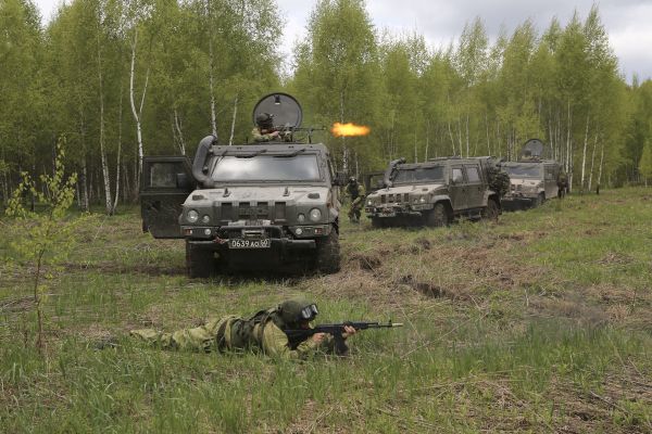“Nobody But Us!” Russian Paratroopers Celebrate Professional Holiday - Sputnik International