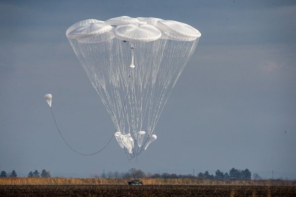 “Nobody But Us!” Russian Paratroopers Celebrate Professional Holiday - Sputnik International