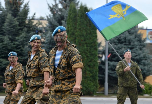 “Nobody But Us!” Russian Paratroopers Celebrate Professional Holiday - Sputnik International