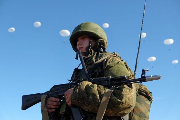 “Nobody But Us!” Russian Paratroopers Celebrate Professional Holiday - Sputnik International