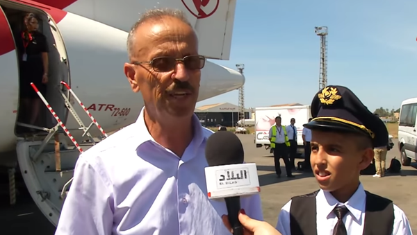 Child permitted to control Air Algiers plane - Sputnik International