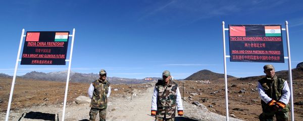 Indian Army personnel keep vigilance at Bumla pass at the India-China border in Arunachal Pradesh. (File) - Sputnik International