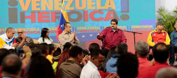 Venezuela's President Nicolas Maduro (2nd R) speaks during a meeting with members of the Constituent Assembly in Caracas, Venezuela August 2, 2017. - Sputnik International