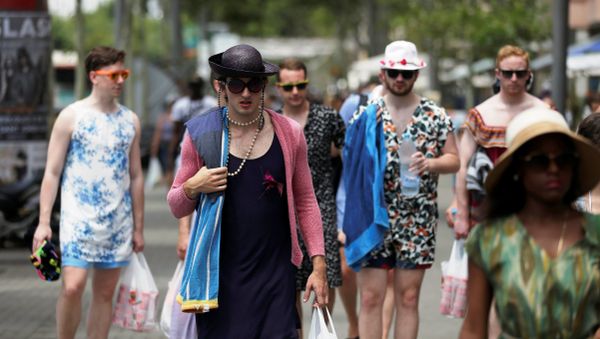 Tourists walk in the Barceloneta's neighborhood in Barcelona, Spain, Thursday, July 2, 2015. - Sputnik International