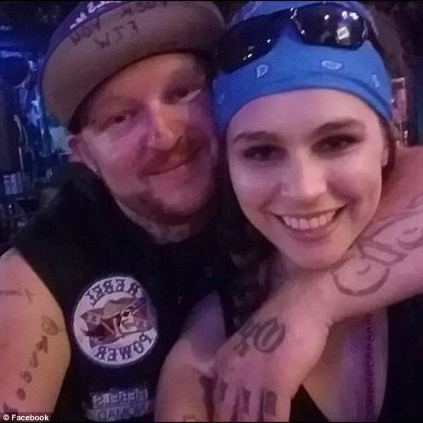 Kate Elizabeth Prichard, 25, right.  shot at new husband Jarid Burton, 30, left, in Tennessee. He was not injured. - Sputnik International