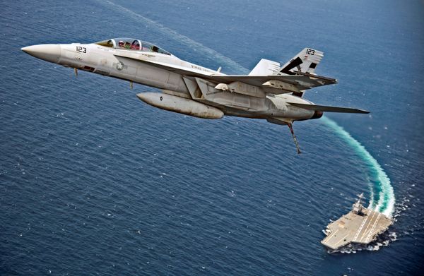 US Navy Publishes Years’ Worth of Hazard Reports on Pilots’ UFO Encounters - Sputnik International
