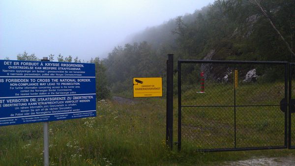 The Norwegian-Russian border seen from Skafferhullet, Elvenes, Norway - Sputnik International