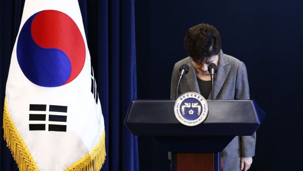 South Korean (then) President Park Geun-hye bows during her address to the nation at the presidential Blue House in Seoul, Tuesday, Nov. 29, 2016. - Sputnik International