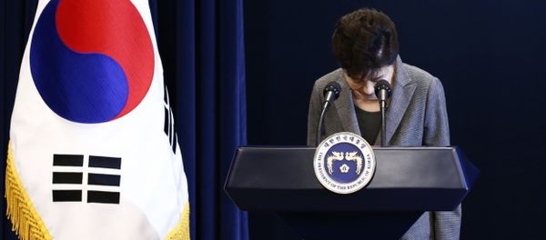 South Korean (then) President Park Geun-hye bows during her address to the nation at the presidential Blue House in Seoul, Tuesday, Nov. 29, 2016. South Korean (then) President Park Geun-hye bows during her address to the nation at the presidential Blue House in Seoul, Tuesday, Nov. 29, 2016. - Sputnik International