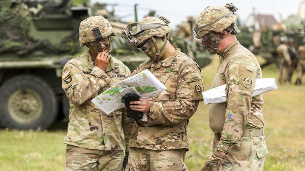 In this July 3, 2017 file photo, American soldiers get ready for NATO's Saber Guardian exercises, checking a map near Gyor, 120 kilometers west of Budapest, Hungary. - Sputnik International