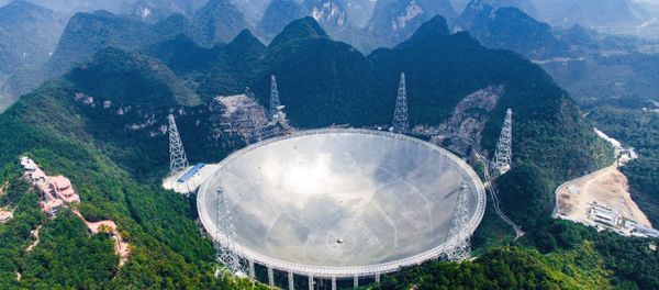 World's largest telescope. Five-hundred-meter Aperture Spherical Telescope (FAST) in the remote Pingtang county in southwest China's Guizhou province. - Sputnik International