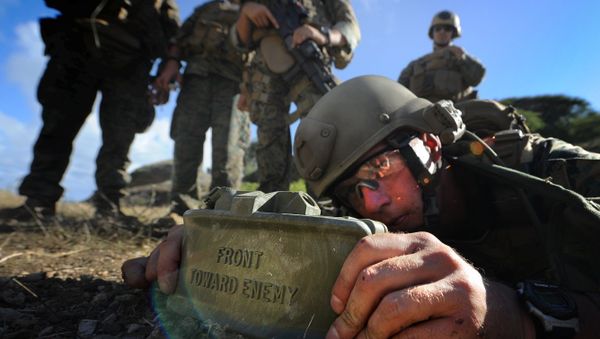 Sergeant Anthony Jacks placed a claymore mine during a combat shooting on September 20, 2009. (File) - Sputnik International