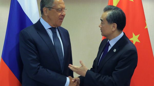 Russian Foreign Minister Sergei Lavrov, left, and Chinese Foreign Minister Wang Yi at their meeting on the sidelines of the ASEAN regional security summit in Manila, Philippines - Sputnik International