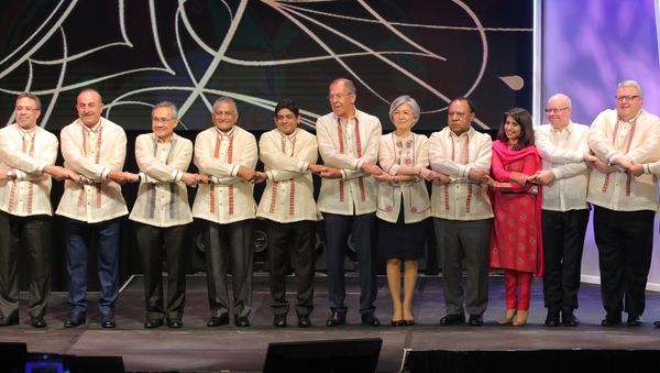 Russian Foreign Minister Sergei Lavrov during a joint photo-op with foreign ministers of ASEAN member states before the official gala dinner on the sidelines of the ASEAN regional security summit in Malina, Philippines - Sputnik International