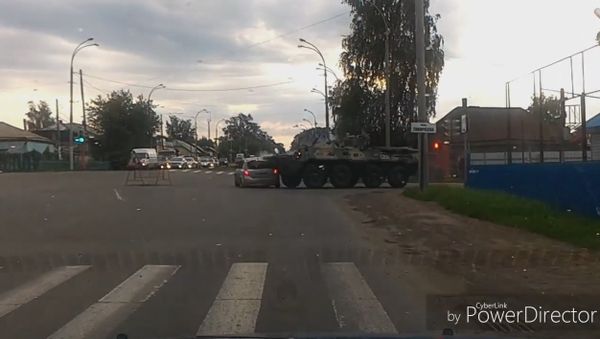 Авария легковушки с БТР в Кемерово - Sputnik International