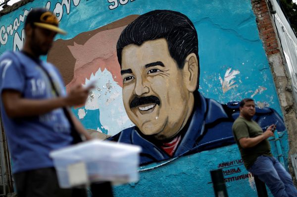 A man walks past a portrait of Venezuela's President Nicolas Maduro in Caracas, Venezuela August 7, 2017. A man walks past a portrait of Venezuela's President Nicolas Maduro in Caracas, Venezuela August 7, 2017. - Sputnik International