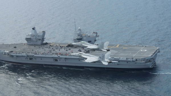 U.S. Navy F/A-18E and F/A-18F Super Hornets fly in formation above the Royal Navy aircraft carrier HMS Queen Elizabeth during exercise Saxon Warrior in the Atlantic Ocrean August 5, 2017 U.S. Navy F/A-18E and F/A-18F Super Hornets fly in formation above the Royal Navy aircraft carrier HMS Queen Elizabeth during exercise Saxon Warrior in the Atlantic Ocrean August 5, 2017 - Sputnik International