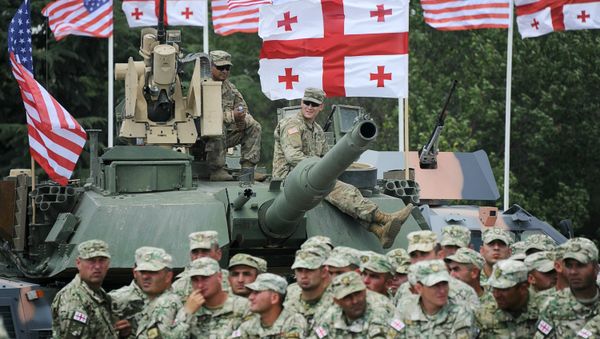 US and Georgian servicemen participating in the joint multinational military exercise 'Noble Partner 2017' wait for the arrival of US Vice President Mike Pence at an airbase outside Tbilisi on August 1, 2017 - Sputnik International