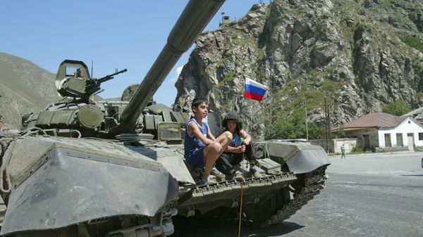 A Russian tank in a suburb of Tskhinvali. File photo - Sputnik International