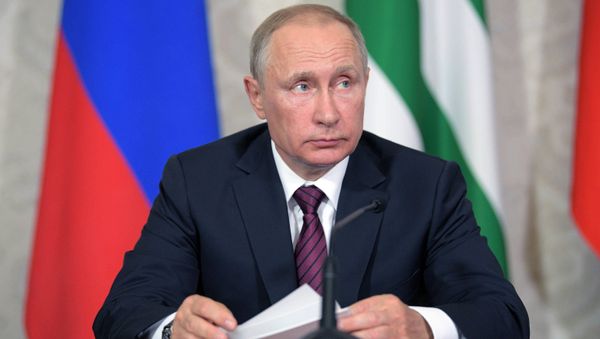 President Vladimir Putin during a news conference following talks with President of Abkhazia Raul Khadjimba, August 8, 2017. - Sputnik International