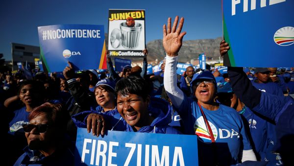 Opposition supporters march ahead of the vote of no confidence against President Jacob Zuma in Cape Town, South Africa, August 8, 2017 - Sputnik International
