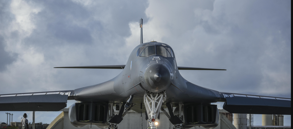 B-1 Lancer Prepares to Take Off From Guam - Sputnik International