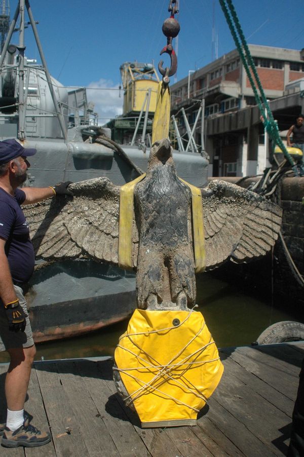 The 250kg bronze eagle, figurehead of the German warship Graf Spee - Sputnik International