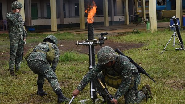 Philippine Marines prepare to fire 81mm mortars at Muslim militant positions at the frontline in Marawi, on the southern island of Mindanao on July 22, 2017 Philippine Marines prepare to fire 81mm mortars at Muslim militant positions at the frontline in Marawi, on the southern island of Mindanao on July 22, 2017 - Sputnik International