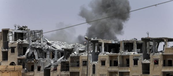 Smoke rises from a coalition airstrike which attacked an Islamic State position, on the front line on the western side of Raqqa, northeast Syria, Monday, July 17, 2017 Smoke rises from a coalition airstrike which attacked an Islamic State position, on the front line on the western side of Raqqa, northeast Syria, Monday, July 17, 2017 - Sputnik International