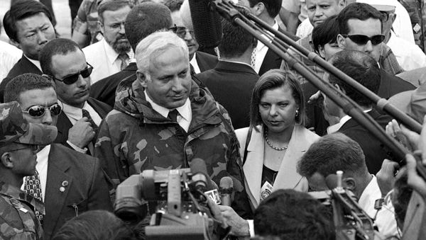 Israeli Prime Minister Benjamin Netanyahu and his wife Sara Netanyahu speak to reporters after visiting the Demilitarized Zone separating South Korea from its communist rival, North Korea, Thursday, Aug. 28, 1997. - Sputnik International