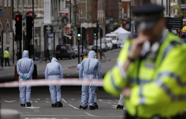 Forensic police investigate an area in the London Bridge area of London, Monday, June 5, 2017. - Sputnik International