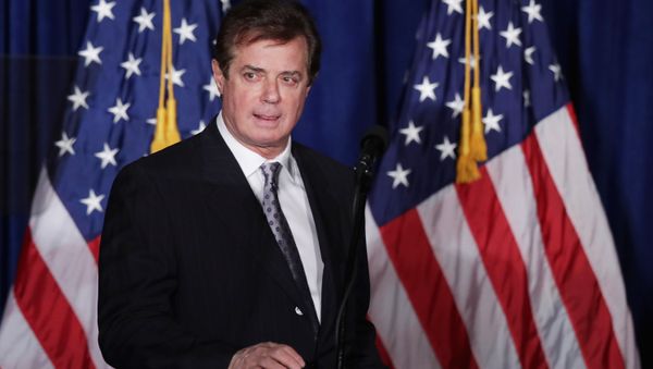 Paul Manafort, former advisor to Republican presidential candidate Donald Trump's campaign, as he checks the teleprompters before Trump's speech at the Mayflower Hotel in Washington, DC. (File) - Sputnik International