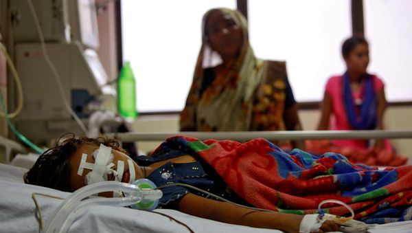 A child is seen in the Intensive care unit in the Baba Raghav Das hospital in Gorakhpur district, India - Sputnik International