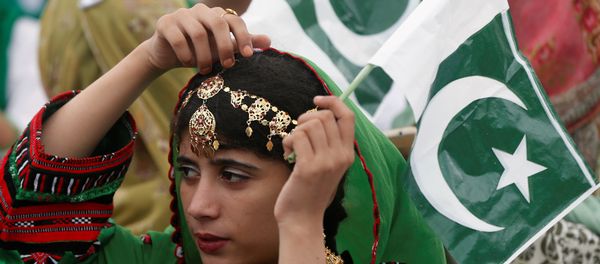 A girl holds a national flag as she attends a ceremony to celebrate Pakistan's 70th Independence Day at the mausoleum of Muhammad Ali Jinnah in Karachi, Pakistan August 14, 2017. A girl holds a national flag as she attends a ceremony to celebrate Pakistan's 70th Independence Day at the mausoleum of Muhammad Ali Jinnah in Karachi, Pakistan August 14, 2017. - Sputnik International