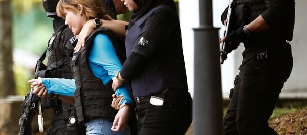 Vietnamese Doan Thi Huong, who is charged for the murder of Kim Jong Nam, is escorted by police as she leaves Sepang court in Malaysia April 13, 2017. Vietnamese Doan Thi Huong, who is charged for the murder of Kim Jong Nam, is escorted by police as she leaves Sepang court in Malaysia April 13, 2017. - Sputnik International