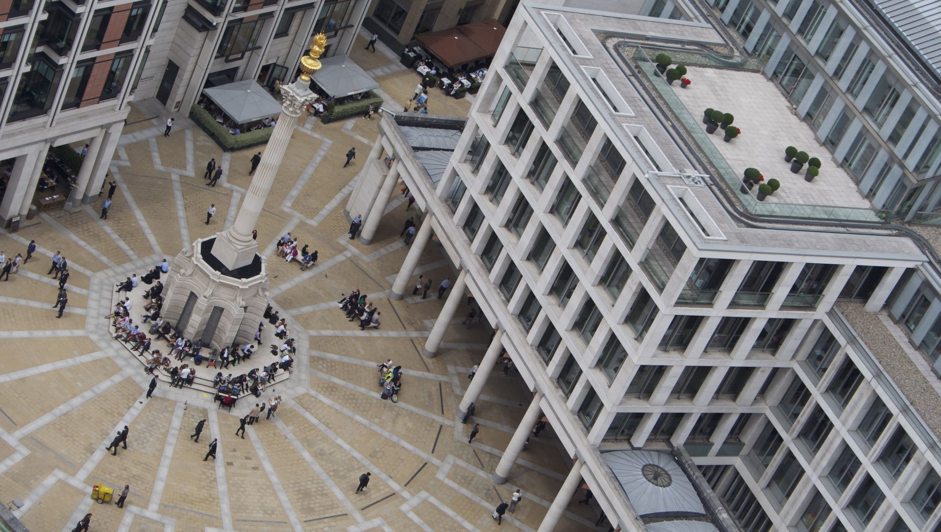 Paternoster Square as seen from St. Paul's Cathedral - London Stock Exchange Paternoster Square as seen from St. Paul's Cathedral - London Stock Exchange - Sputnik International, 1920, 12.03.2021