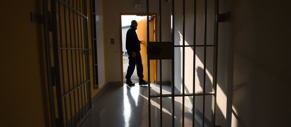 A prison guard open a door during a press visit on October 14, 2015 in the new prison in Valence, southeastern France - Sputnik International
