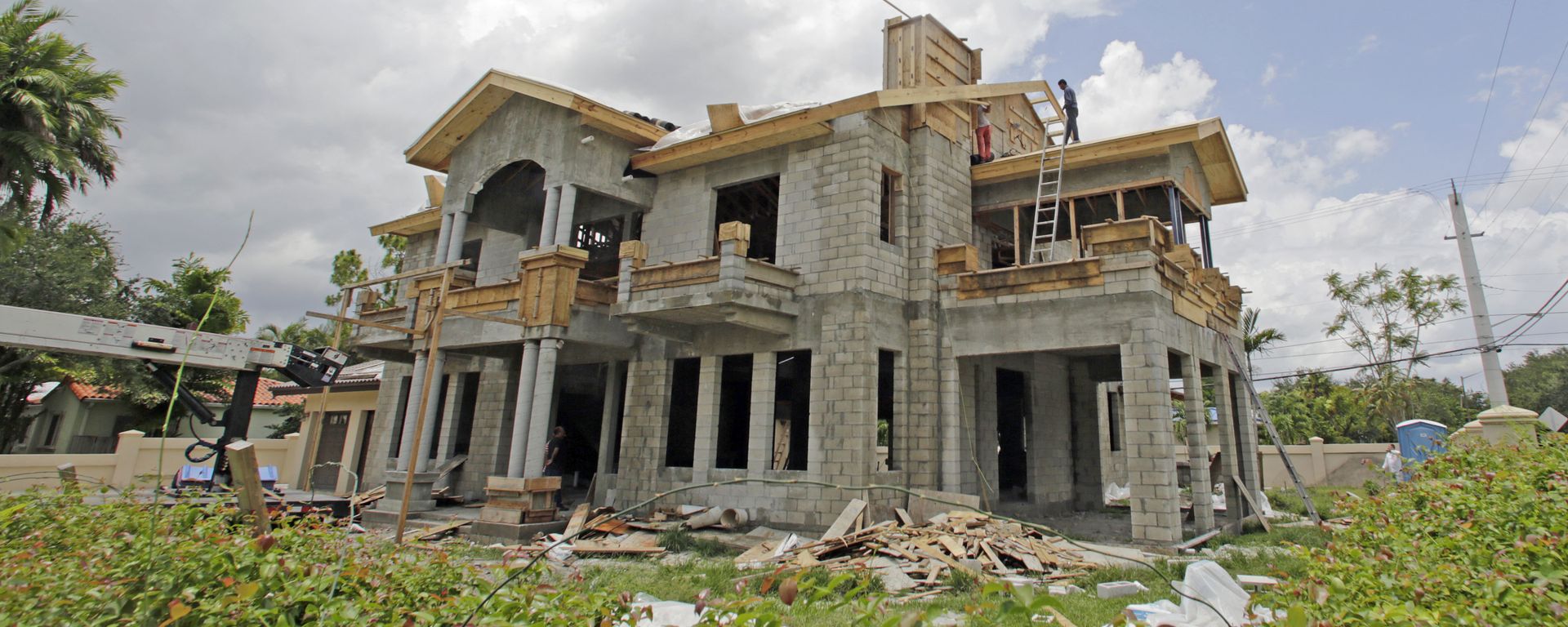 This Thursday, June 8, 2017, photo shows a new home under construction, in Miami Springs, Fla. This Thursday, June 8, 2017, photo shows a new home under construction, in Miami Springs, Fla. - Sputnik International, 1920, 16.08.2022