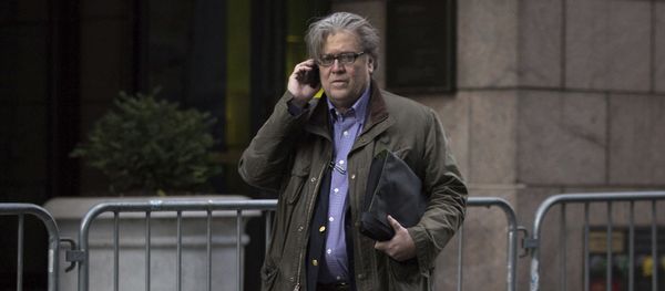 Steve Bannon, senior advisor to President-elect Donald Trump, makes a call outside Trump Tower on Friday, Dec. 9, 2016, in New York (File photo) - Sputnik International