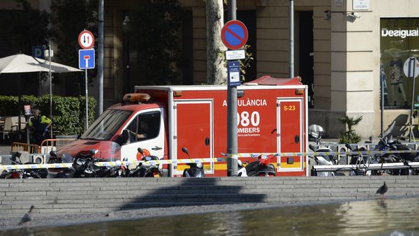 A policeman stands next to an ambulance after a van ploughed into the crowd, injuring several persons on the Rambla in Barcelona on August 17, 2017 A policeman stands next to an ambulance after a van ploughed into the crowd, injuring several persons on the Rambla in Barcelona on August 17, 2017 - Sputnik International