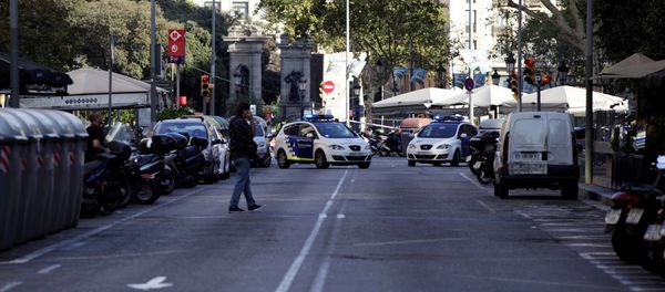 A street is cordoned off after a van crashed into pedestrians near the Las Ramblas avenue in central Barcelona, Spain August 17, 2017. - Sputnik International